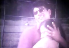 Junges Ding fickt das erste شهوانی توپ mal vor der دوربین